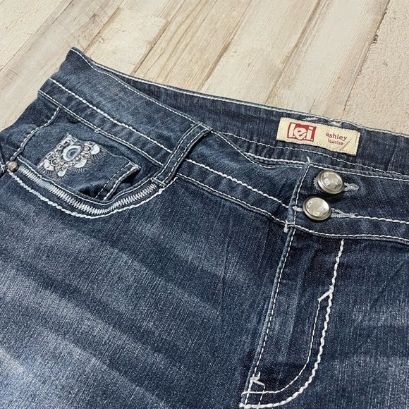 lei Ashley Low Rise Jean Shorts - bedazzled pockets - Size 13 - Picture 2 of 9